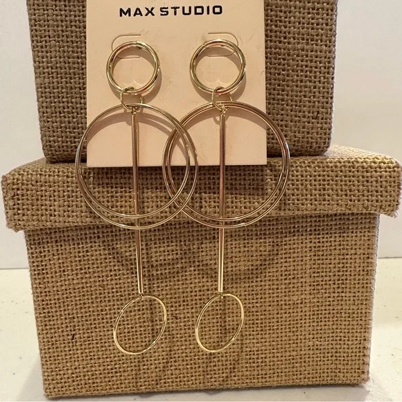 NWT Max Studio Earrings - big gold tone circles - Picture 4 of 7